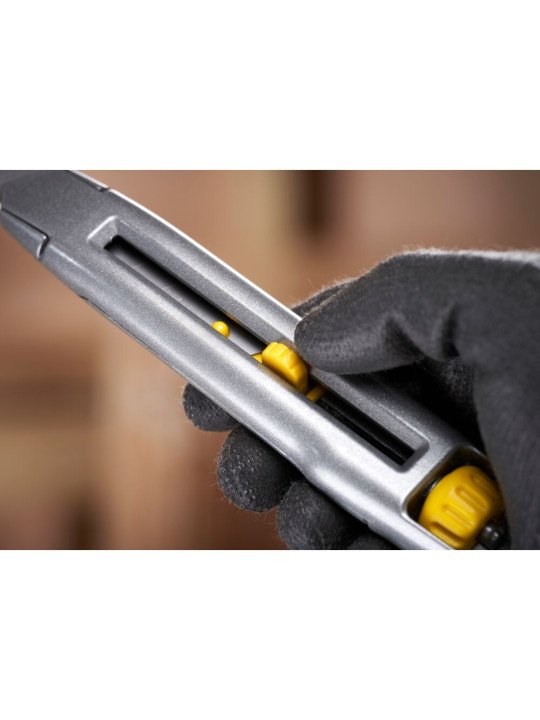 Peilis laužoma gel.18mm Interlock Stanley